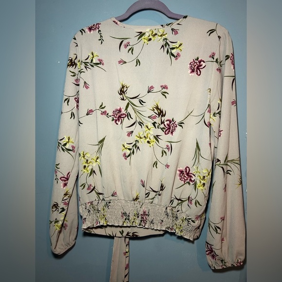 ‘Free Kisses’ front twist tie blouse, XL, new condition - Picture 5 of 6